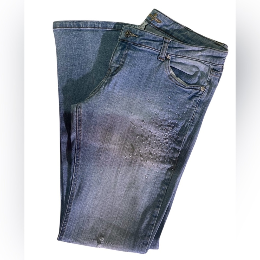 Stylish Embellished Distressed Blue Jeans for Women